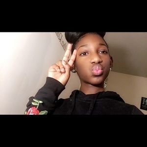 Meet your Posher, Danielle